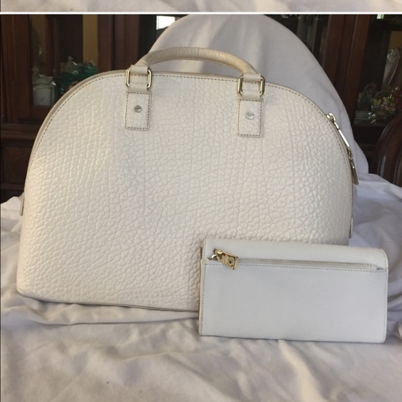 DKNY HANDBAG ONLY - Picture 6 of 6